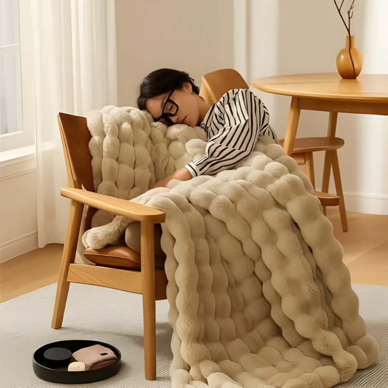 Luxurious All-Season Blanket with Elegant Design - Perfect for Year-Round Comfort