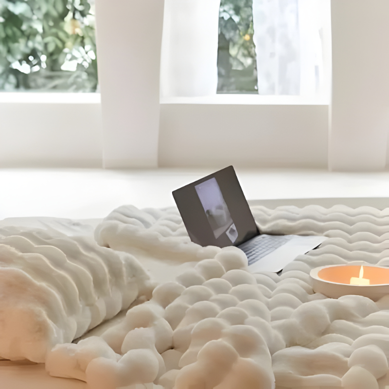 Luxurious All-Season Blanket with Elegant Design - Perfect for Year-Round Comfort