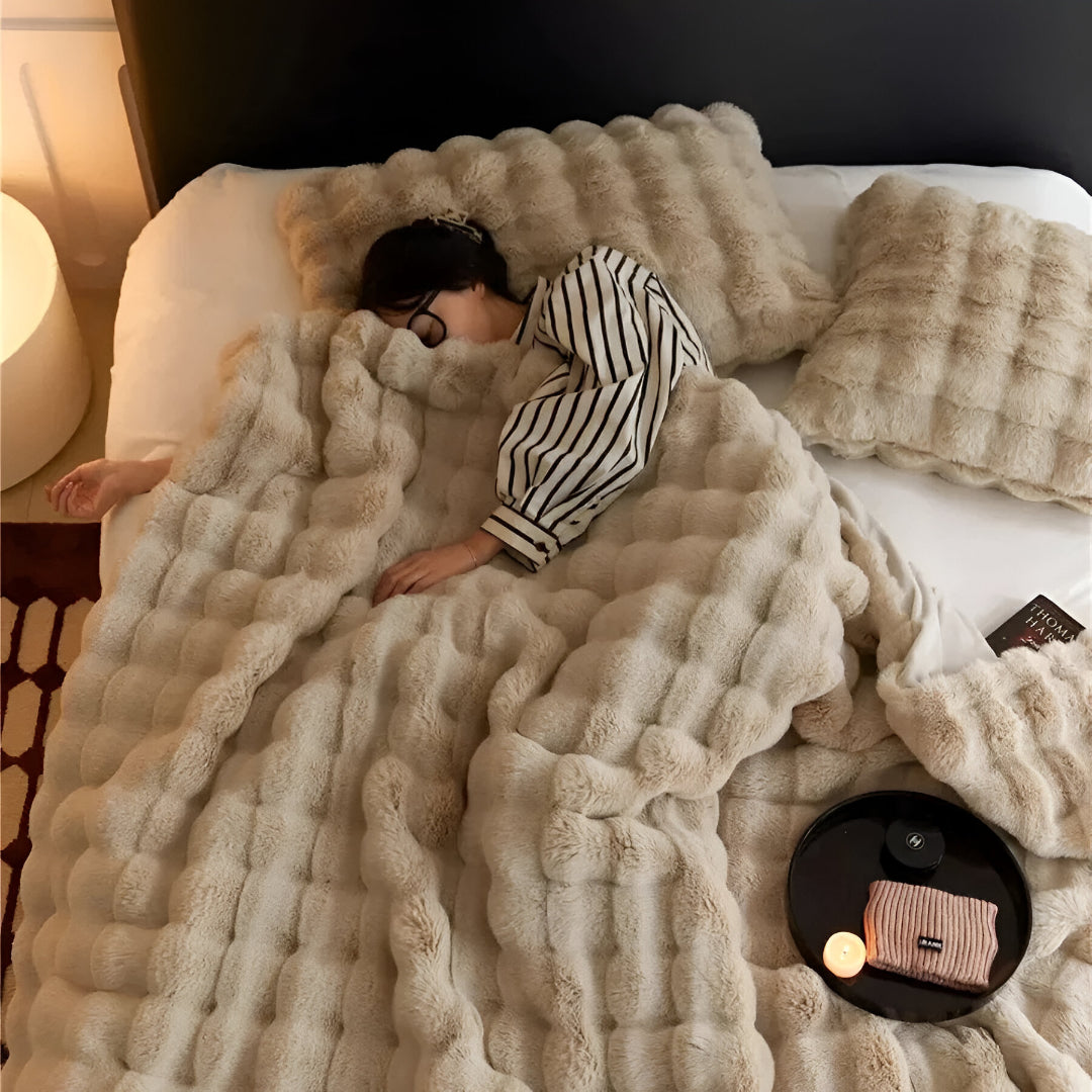 Luxurious All-Season Blanket with Elegant Design - Perfect for Year-Round Comfort