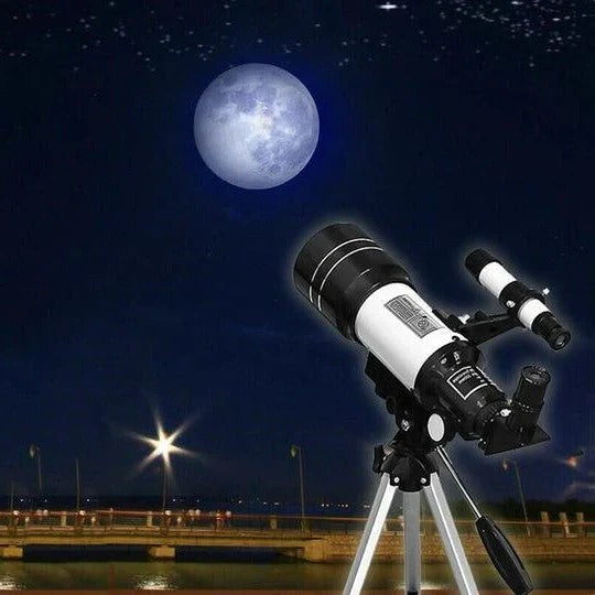High-Performance Astronomical Refractor Telescope with Interchangeable Eyepieces for Stellar Observations