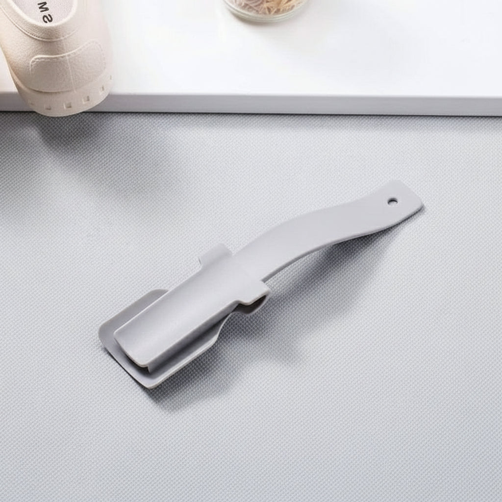 Portable Shoe Horn with Clip & Slip Function - Easy Grip, Travel-Friendly Design