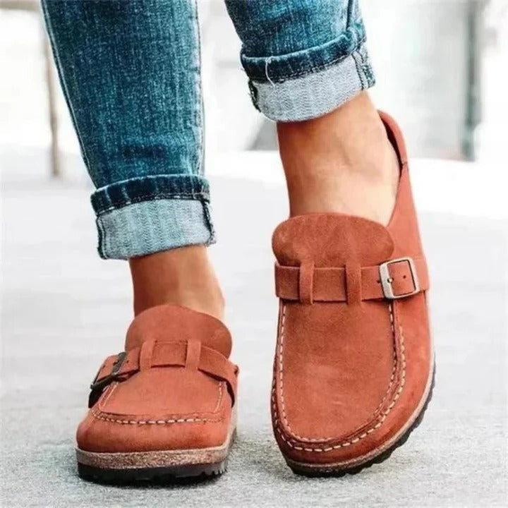 Women's Adjustable Buckle Strap Closed Toe Clogs - Comfortable & Stylish Footwear
