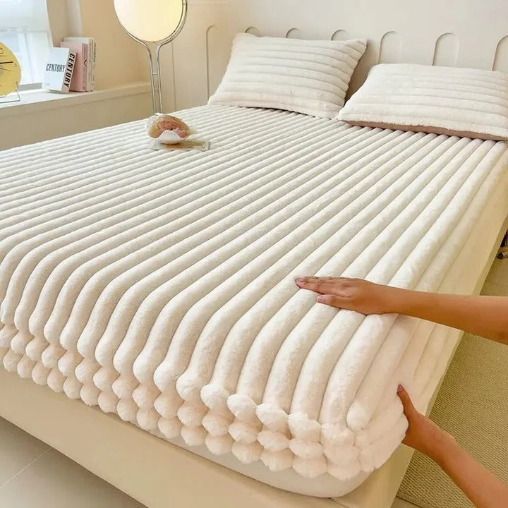 Premium Fitted Bed Sheet with Deep Pocket Design - Soft, Breathable, and Wrinkle-Resistant for Extra Comfort