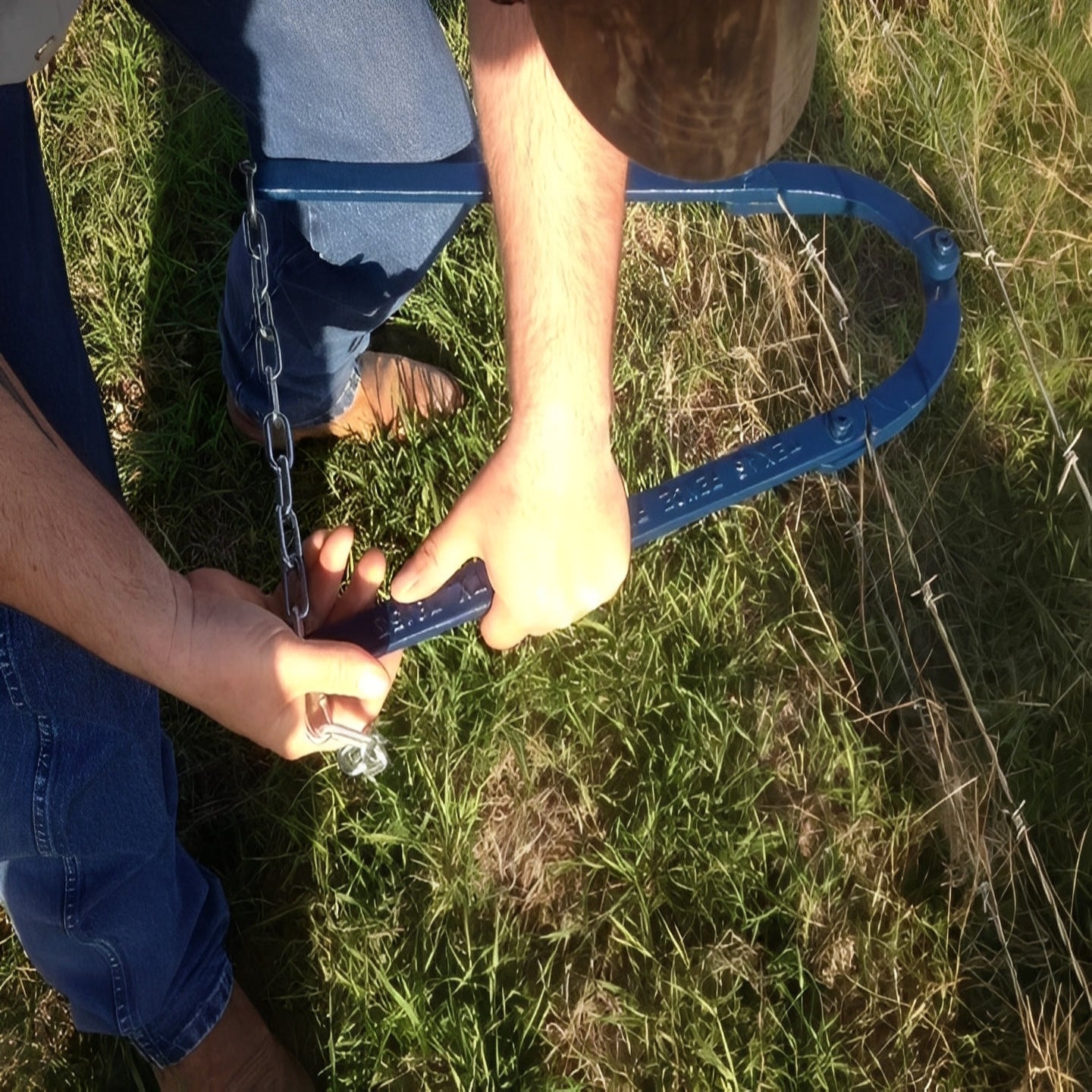 Texas Style Wire Fencing Repair Tool - Durable & Easy-to-Use Fence Repair Solution