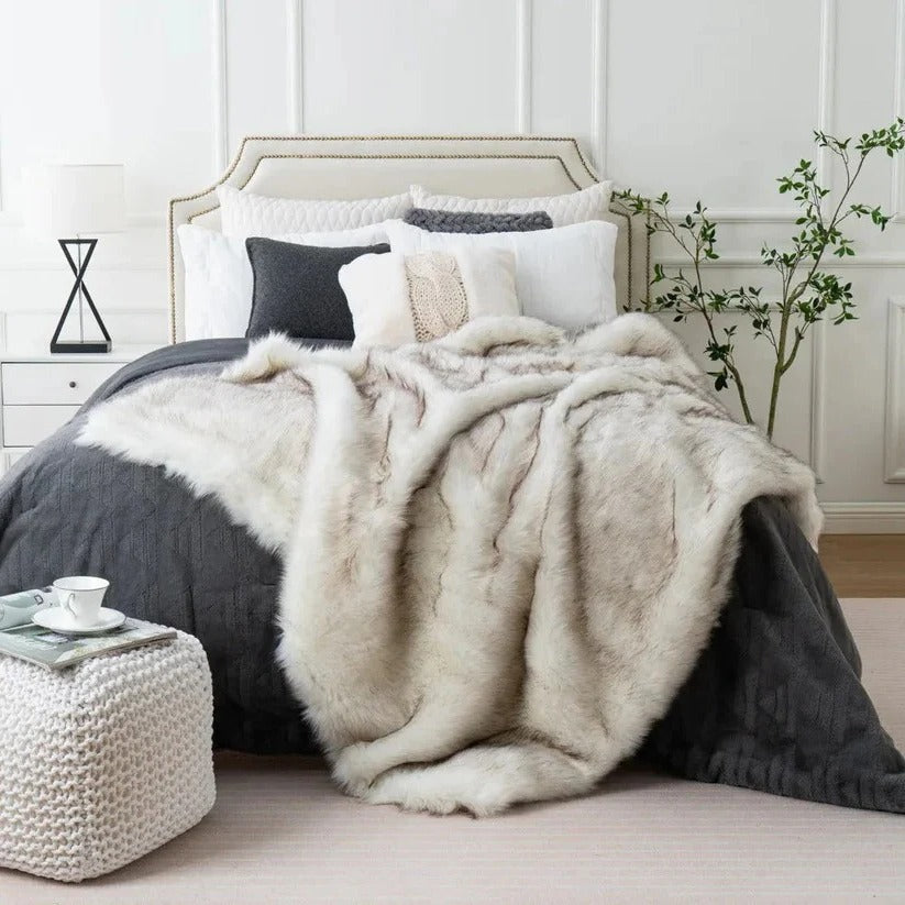 Luxurious Faux Fur Plush Throw Blanket - Cozy Home Decor Accent for Living Room & Bedroom