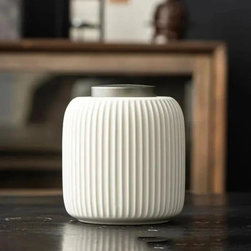 Elegant Ceramic Pet Urn with Secure Lid - Memorial Keepsake for Beloved Pets