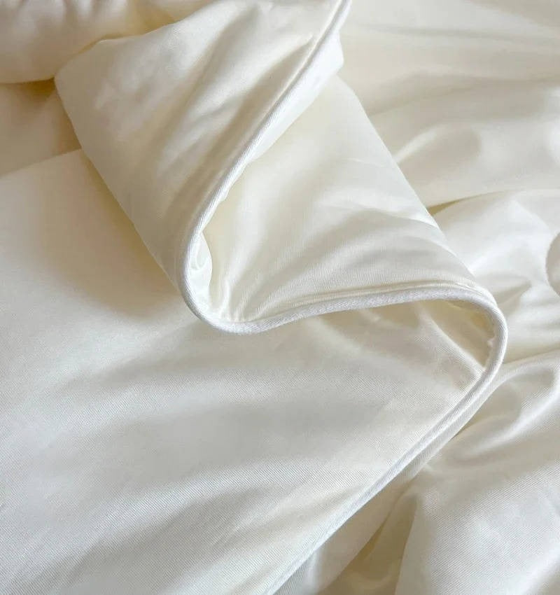 Ultra-Lightweight Summer Cooling Blanket - Breathable Ice Silk Fabric for Maximum Comfort