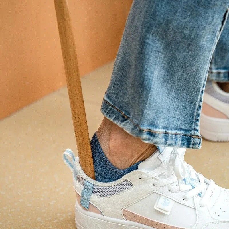 Ergonomic Long Handled Shoe Horn with Curved Neck - Easy Wear & Comfortable Grip