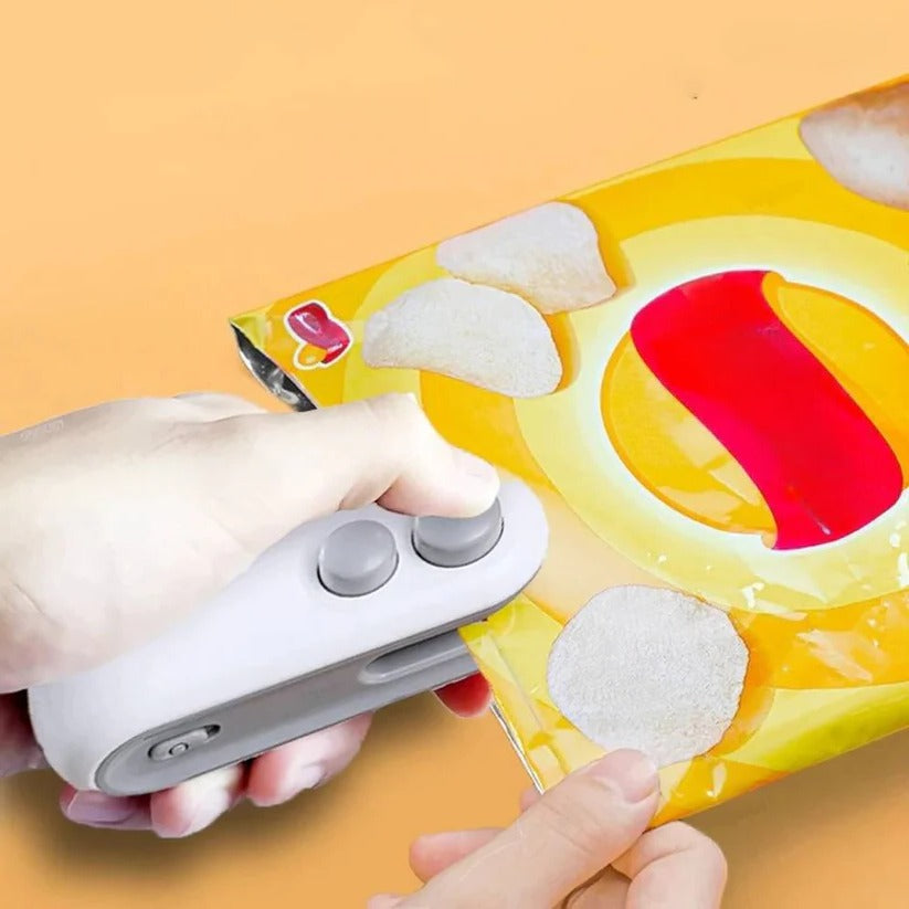 2-in-1 Portable Bag Sealer and Cutter for Food Preservation - Ideal for Vacuum Sealing and Resealing Snacks
