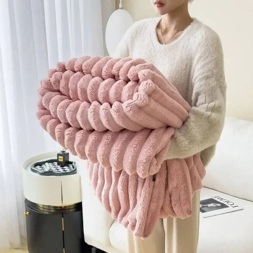 Luxurious Faux Fur Throw Blanket - Plush, Warm & Cozy for Couch and Bed