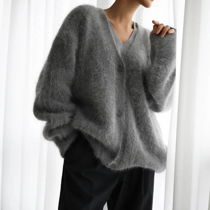 Luxurious Soft Cashmere Women's Sweater - Classic Round Neck Winter Knitwear for Ultimate Comfort