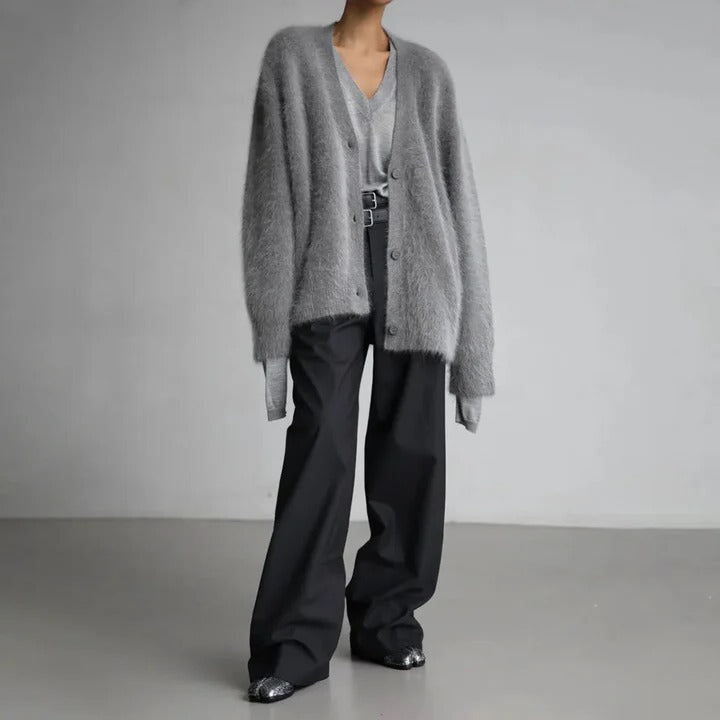 Luxurious Soft Cashmere Women's Sweater - Classic Round Neck Winter Knitwear for Ultimate Comfort