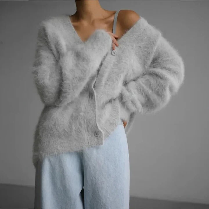 Luxurious Soft Cashmere Women's Sweater - Classic Round Neck Winter Knitwear for Ultimate Comfort