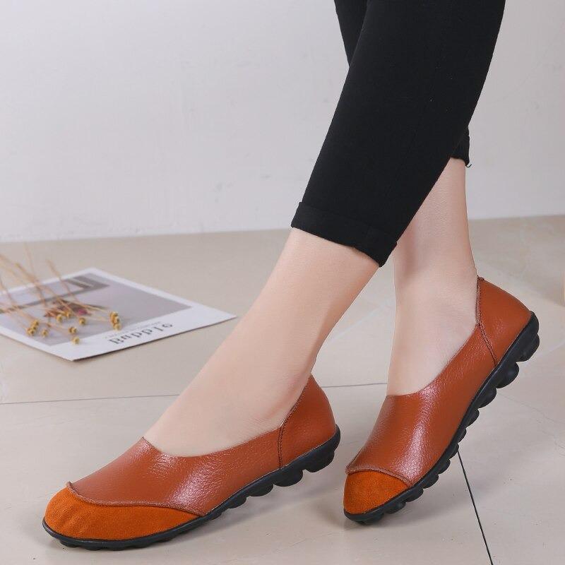 Women's Wide Fit Leather Moccasins with Suede Lining - Comfortable Slip-On Shoes for Everyday Wear