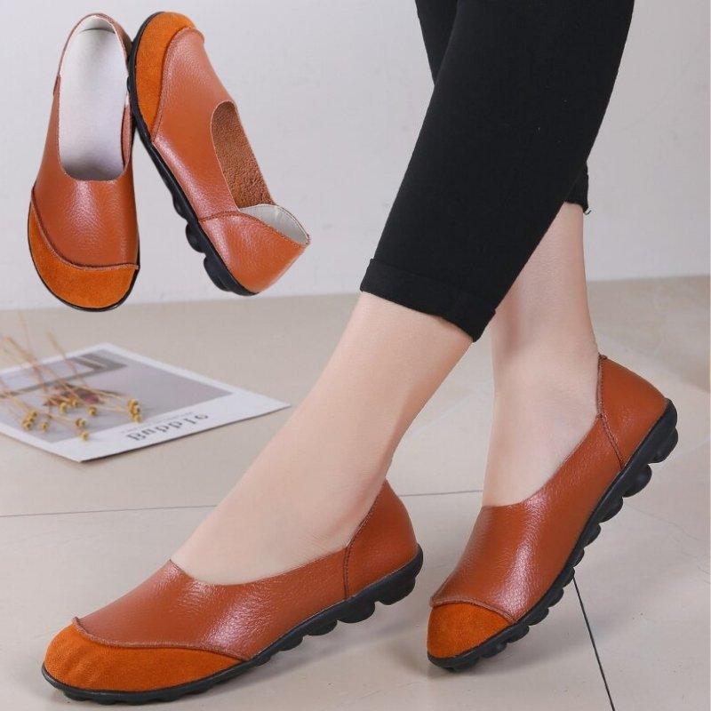 Women's Wide Fit Leather Moccasins with Suede Lining - Comfortable Slip-On Shoes for Everyday Wear