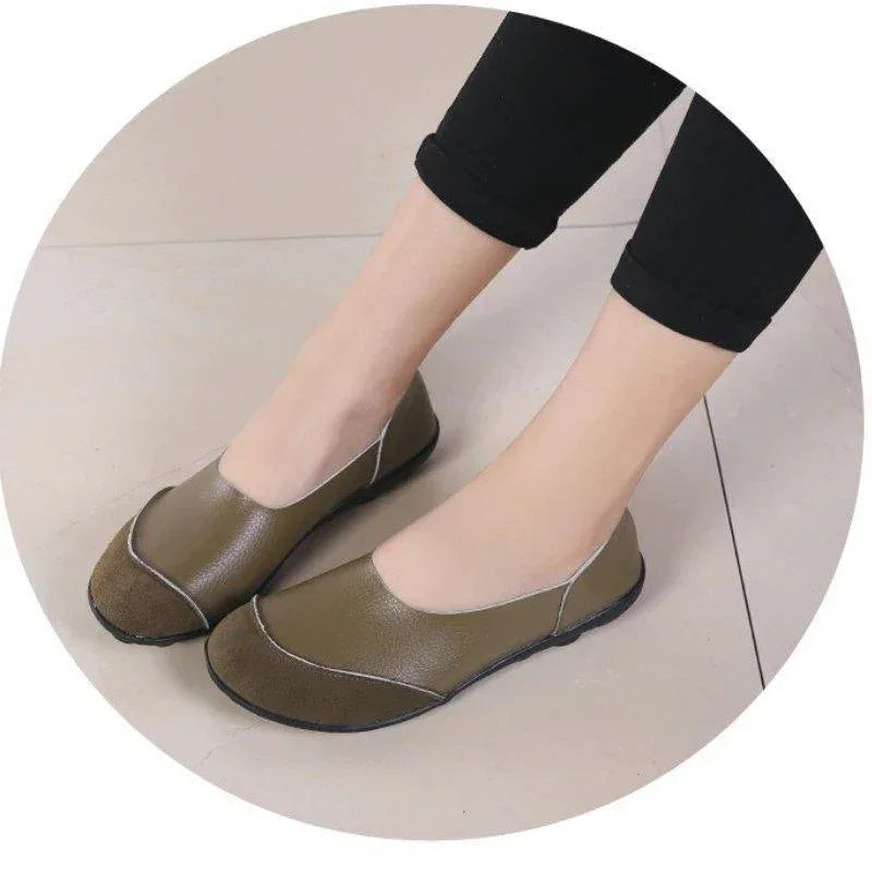 Women's Wide Fit Leather Moccasins with Suede Lining - Comfortable Slip-On Shoes for Everyday Wear