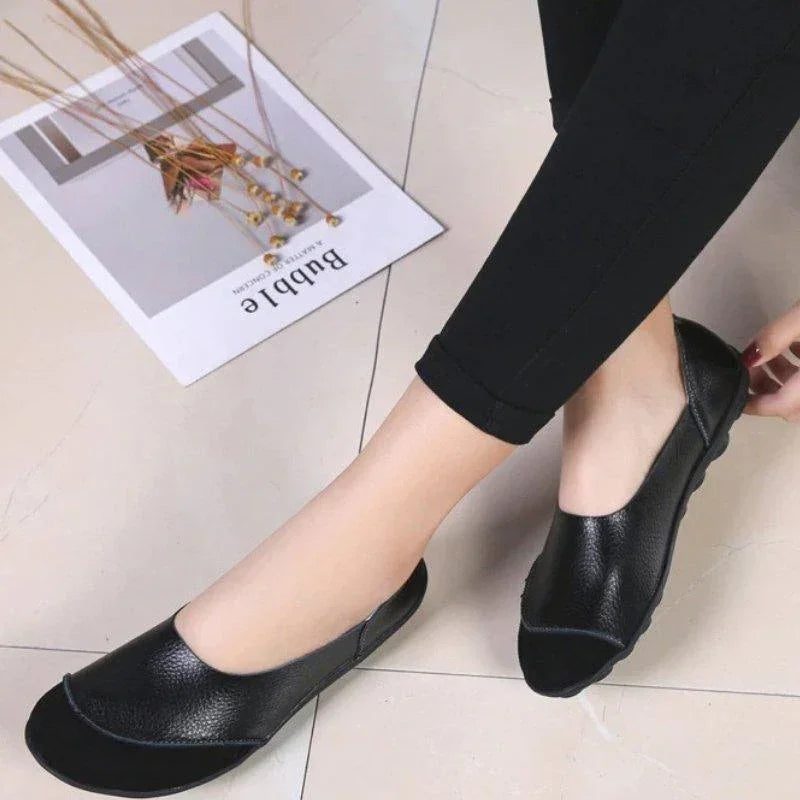 Women's Wide Fit Leather Moccasins with Suede Lining - Comfortable Slip-On Shoes for Everyday Wear