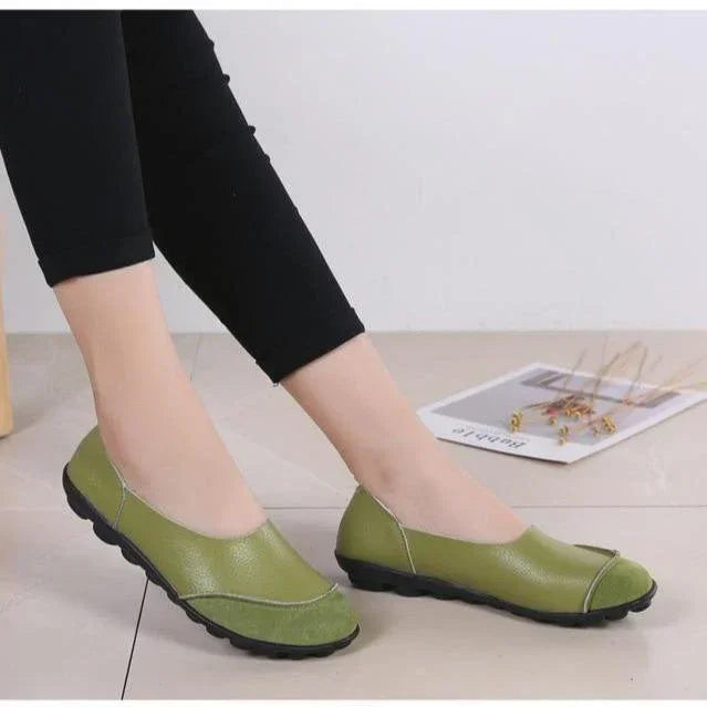 Women's Wide Fit Leather Moccasins with Suede Lining - Comfortable Slip-On Shoes for Everyday Wear